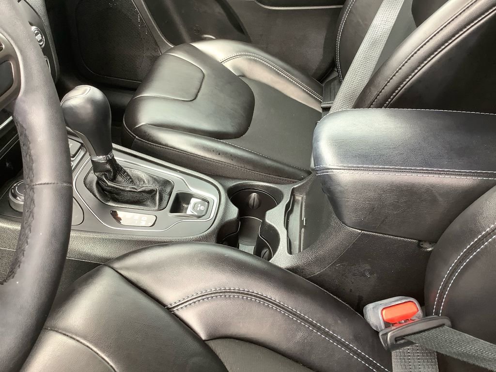 Used 2020 Jeep Cherokee Latitude Plus w/ Comfort/Convenience Group image 23