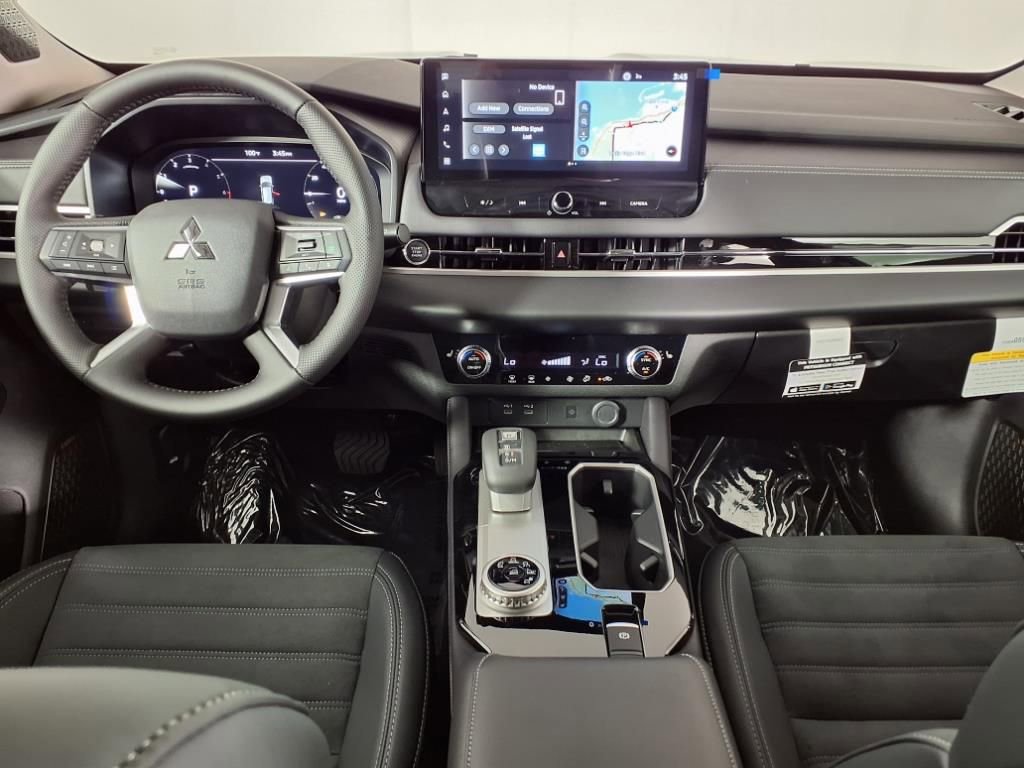 Used 2025 Mitsubishi Outlander SE image 12