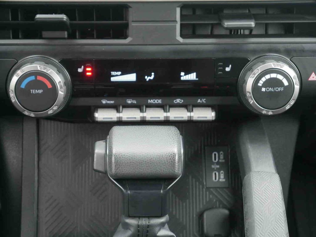 Used 2025 Toyota Tacoma SR5 image 7