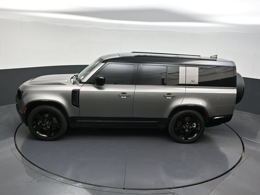 Used 2024 Land Rover Defender 130 X-Dynamic SE AWD/4WD image 16