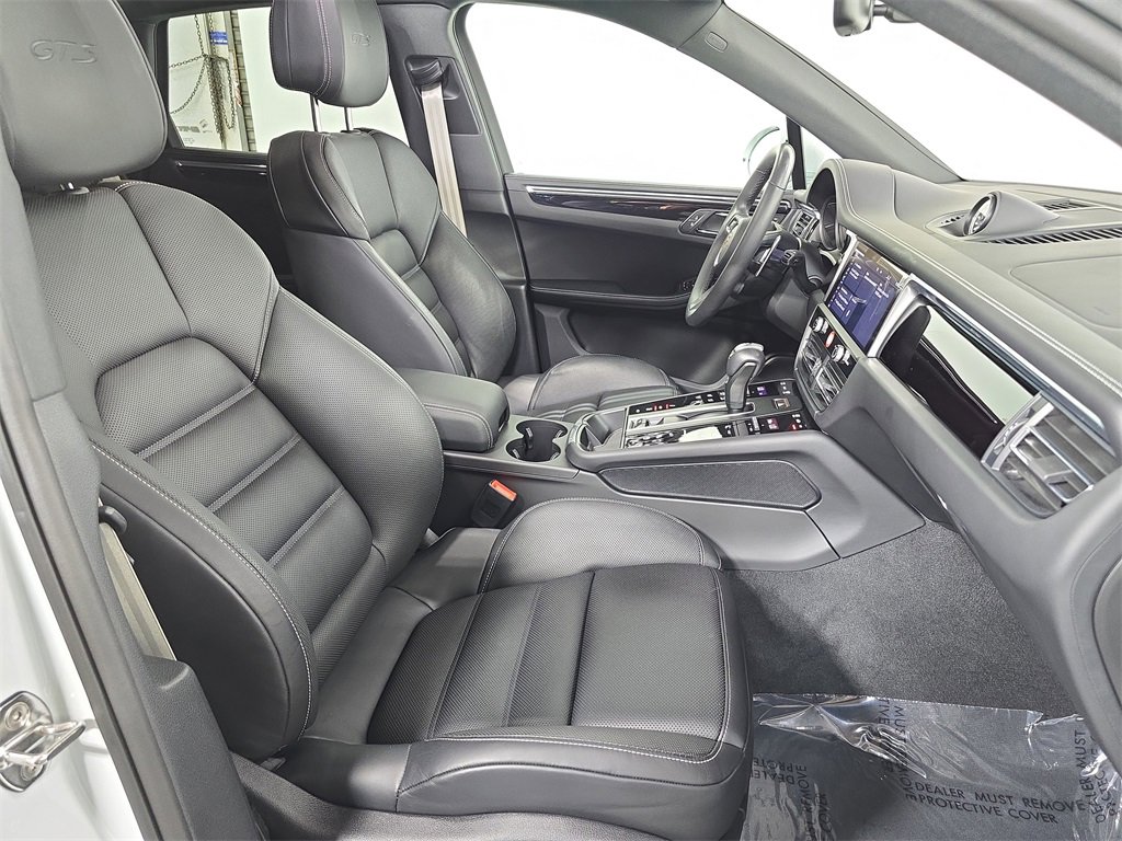 Used 2025 Porsche Macan GTS image 27