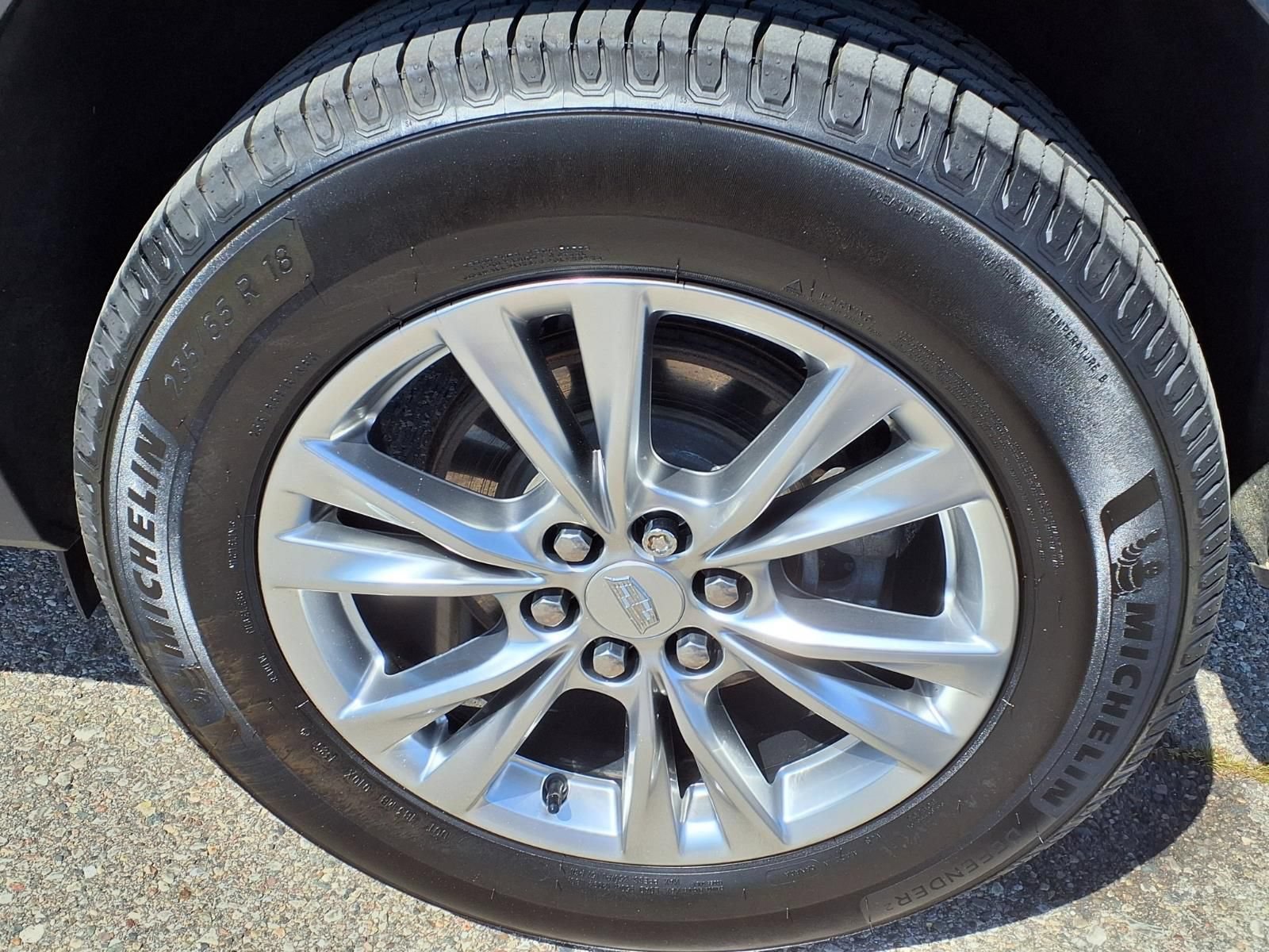 Used 2020 Cadillac XT5 Premium Luxury w/ LPO, Floor Liner Package AWD/4WD image 9