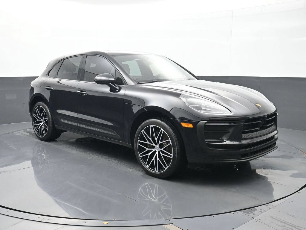 Certified 2025 Porsche Macan AWD/4WD image 25