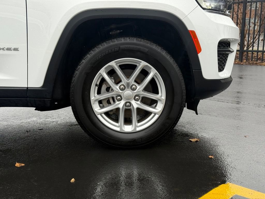 Used 2024 Jeep Grand Cherokee Laredo X image 10