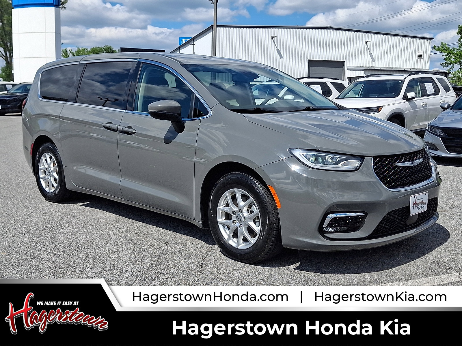 Used 2023 Chrysler Pacifica Touring-L