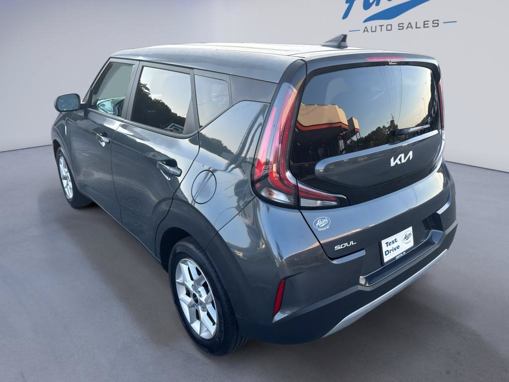 Used 2025 Kia Soul LX w/ LX Technology Package FWD image 10