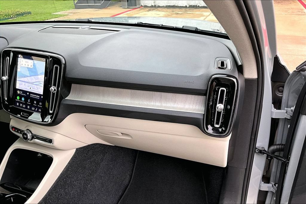 Used 2026 Volvo XC40 B5 Plus AWD/4WD image 23