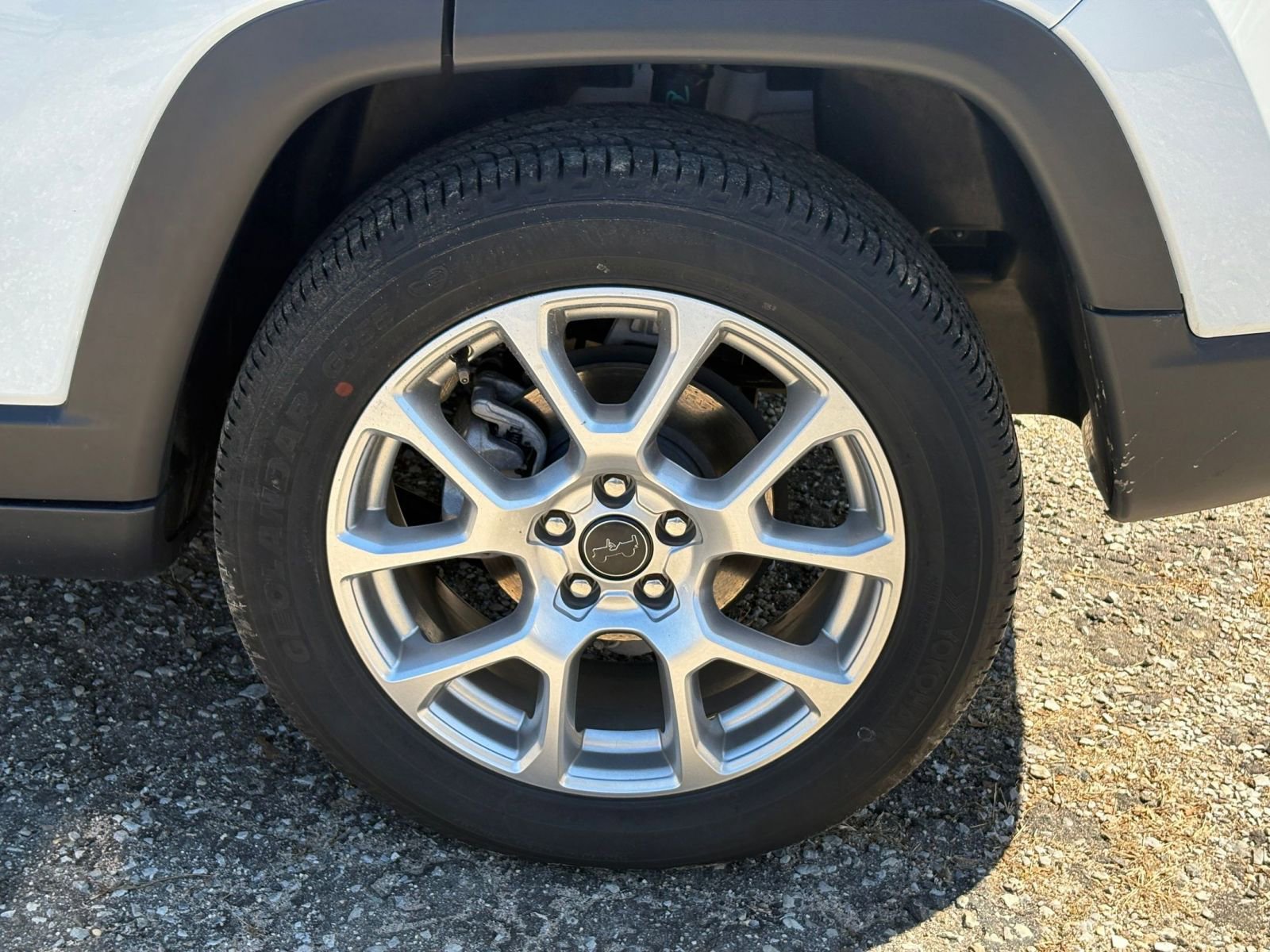 Used 2025 Jeep Compass Limited image 28