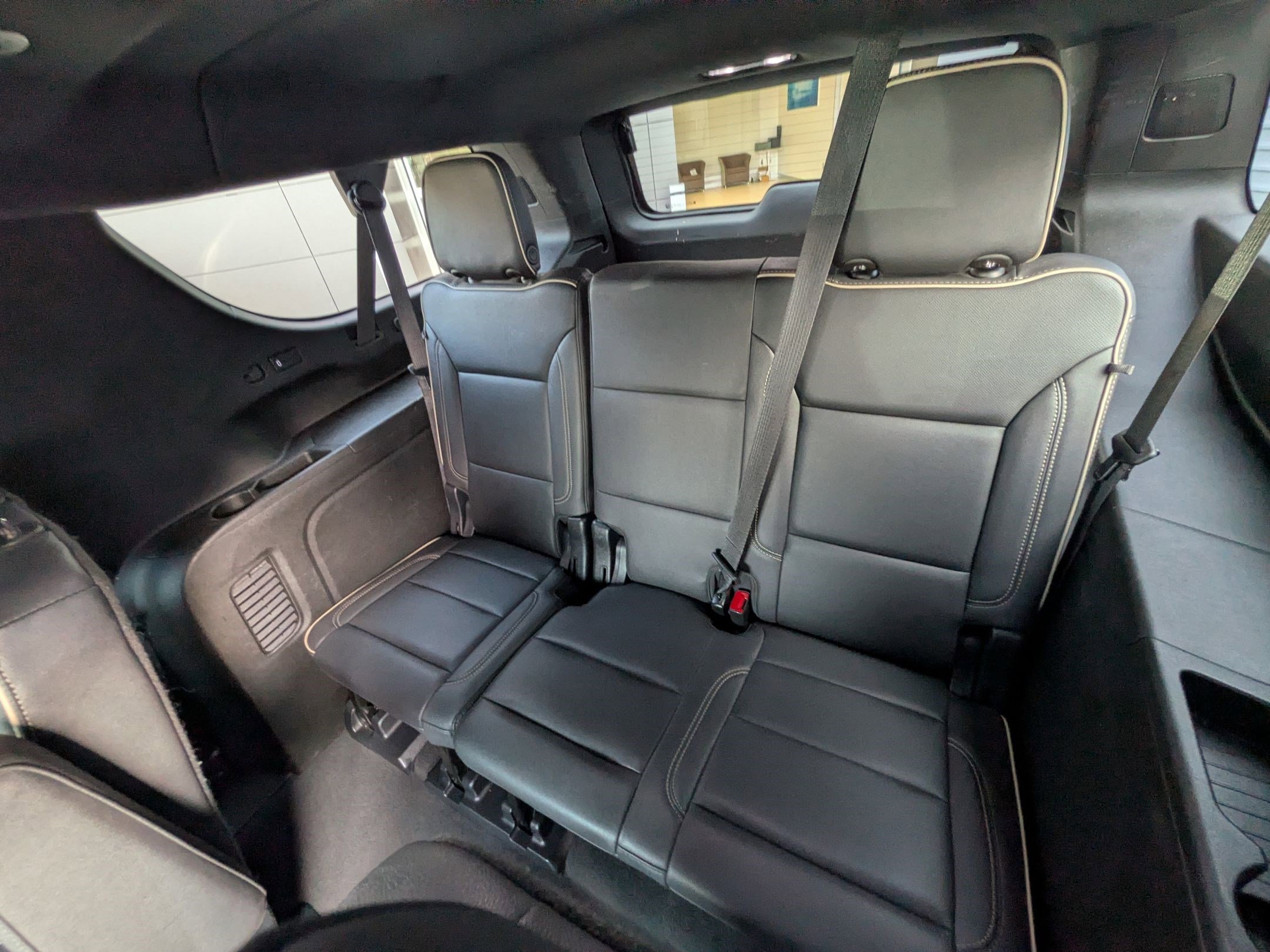 Used 2023 Chevrolet Suburban Premier image 28