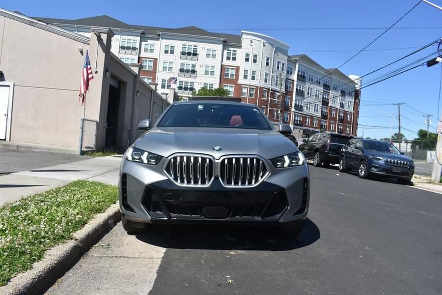 Used 2026 BMW X6 xDrive40i AWD/4WD image 3
