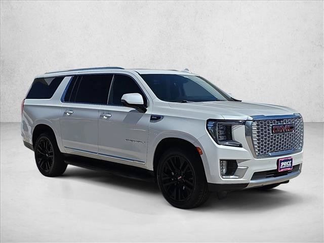 Used 2022 GMC Yukon XL Denali w/ Advanced Technology Package AWD/4WD image 3