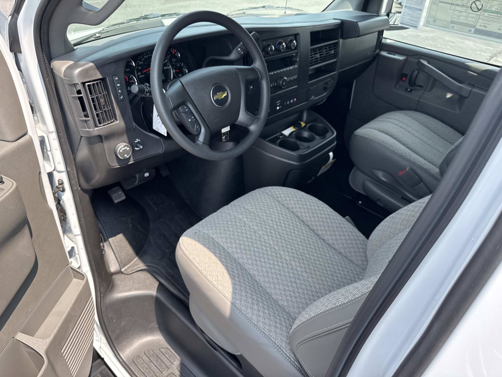 New 2026 Chevrolet Express 3500 LS w/ Chrome Appearance Package RWD image 19