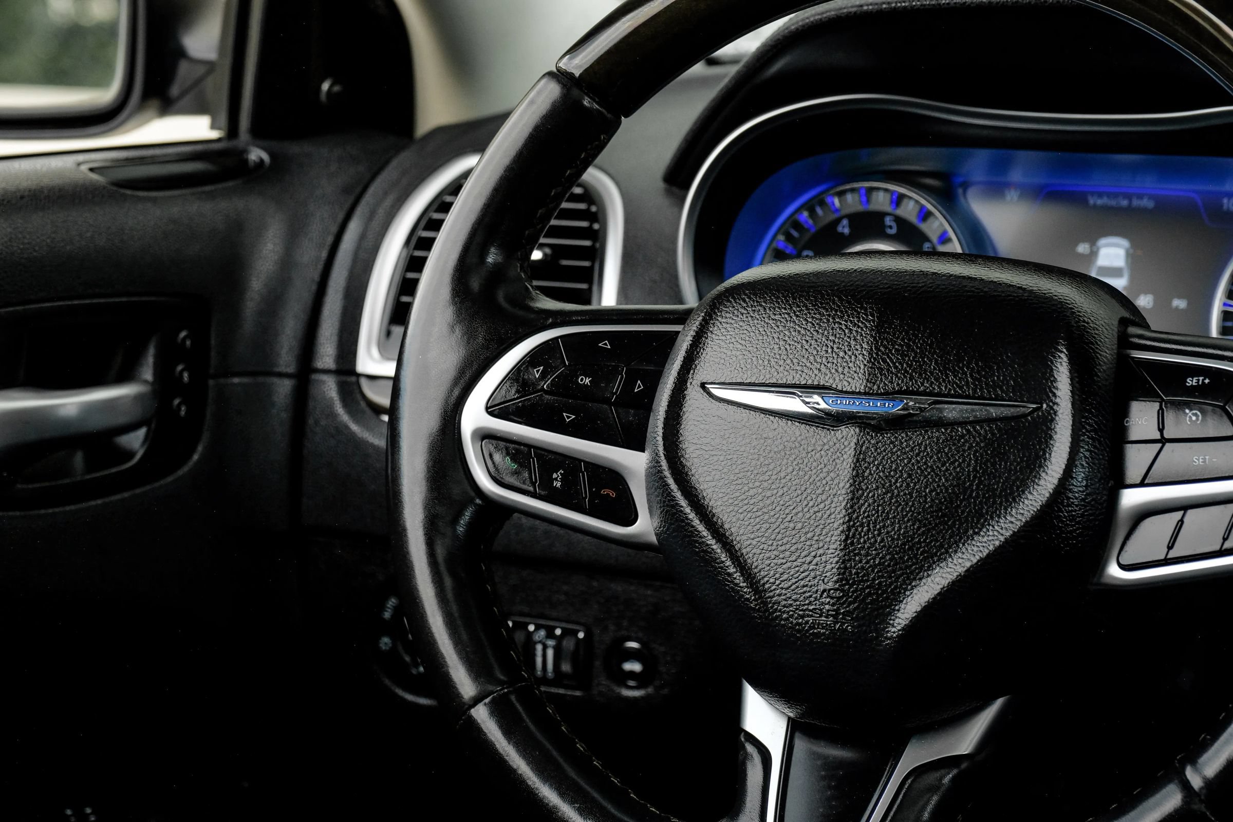 Used 2020 Chrysler 300 Limited RWD image 21