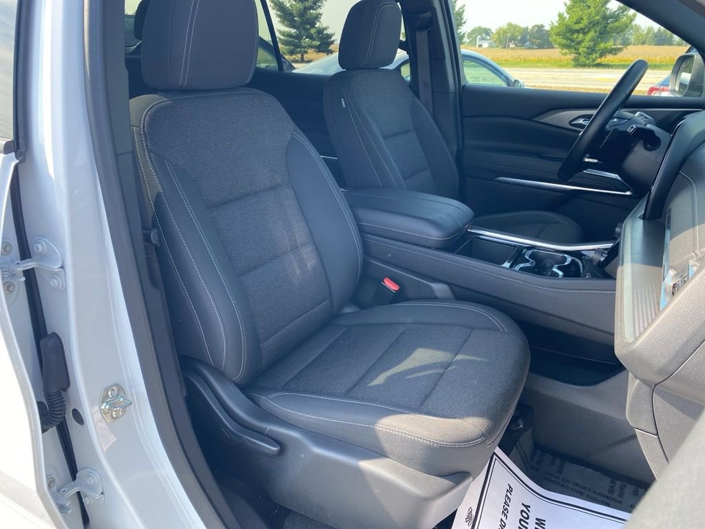 Used 2025 Chevrolet Traverse LT w/ Midnight/Sport Edition image 26