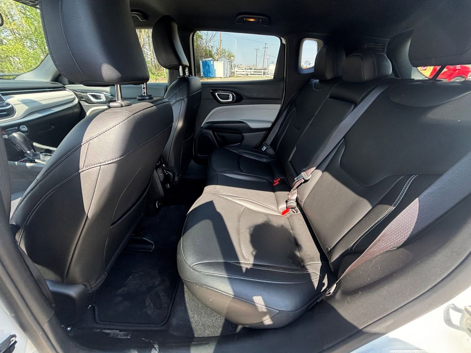 Used 2025 Jeep Compass Limited image 27