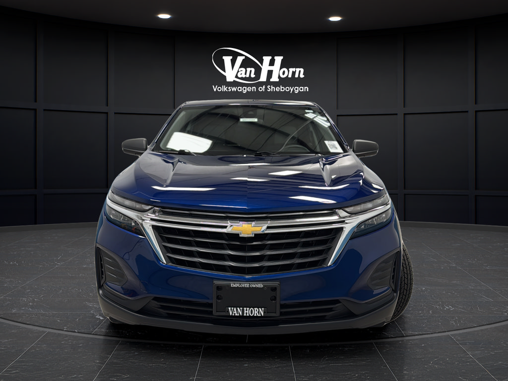 Used 2022 Chevrolet Equinox LS w/ LS Convenience Package AWD/4WD image 2