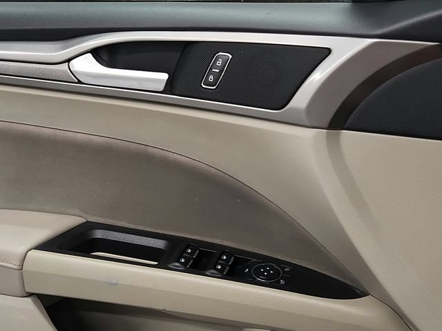Used 2020 Ford Fusion SE FWD image 24