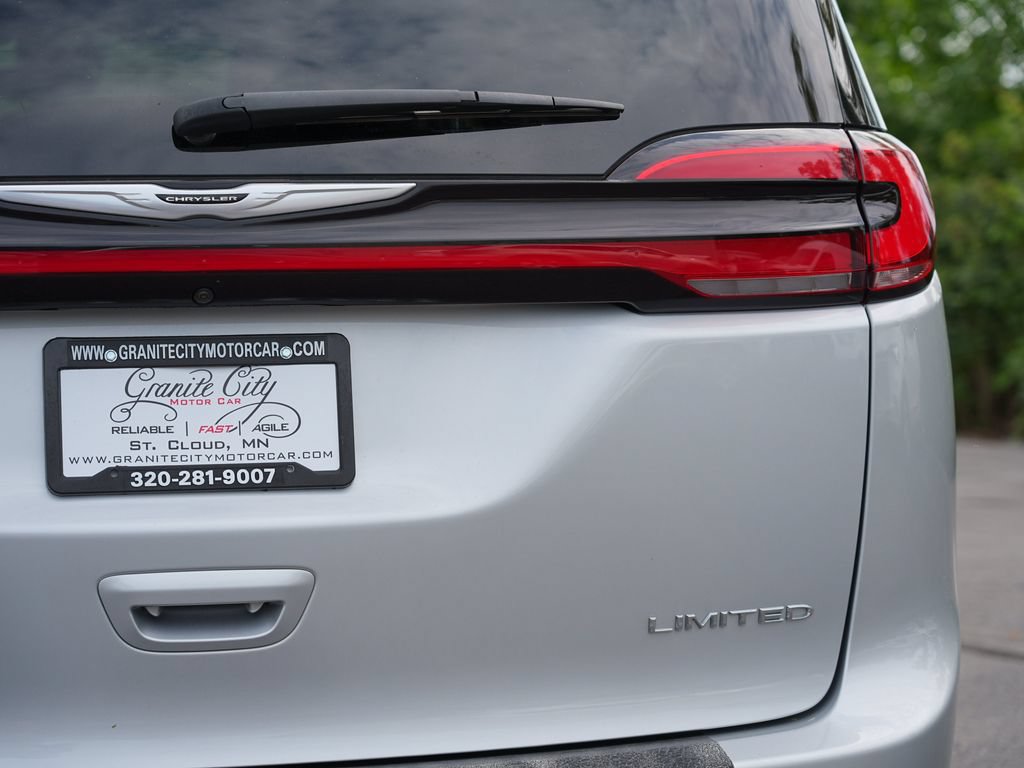 Used 2024 Chrysler Pacifica Limited FWD image 10