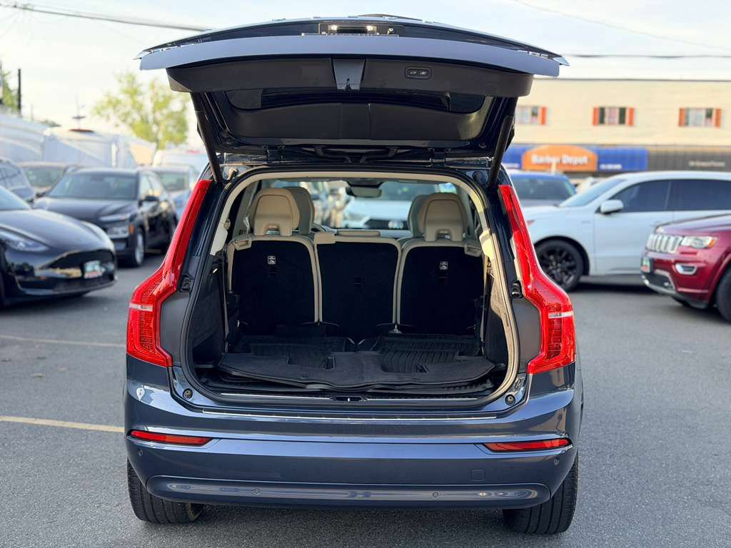 Used 2023 Volvo XC90 B5 Core w/ Climate Package AWD/4WD image 12