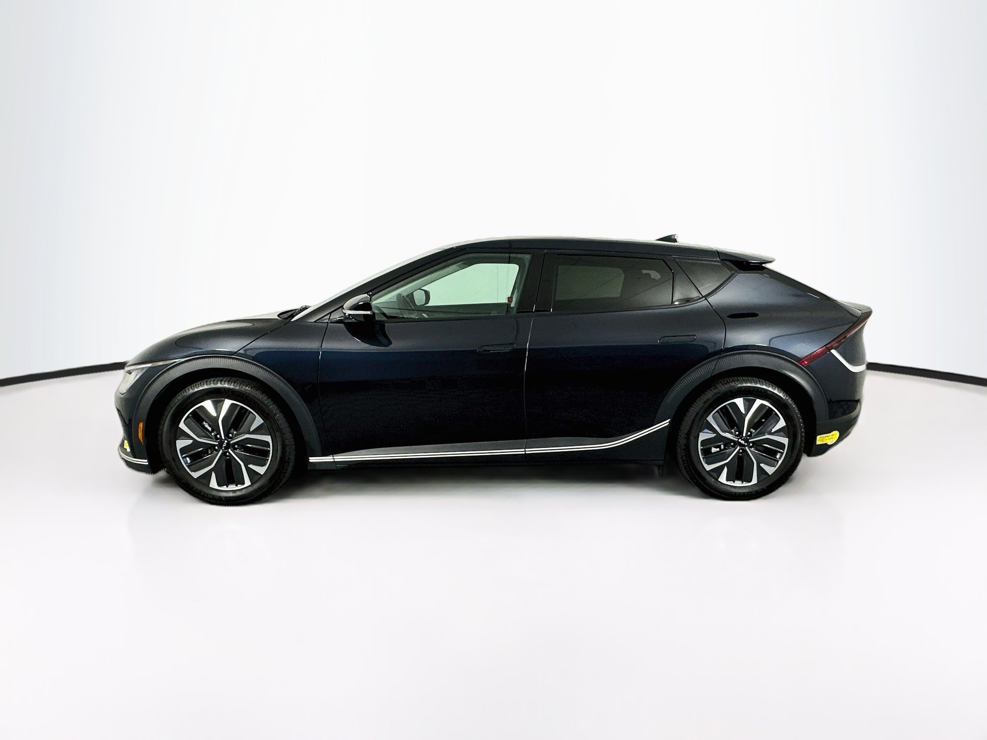 Used 2022 Kia EV6 Light RWD image 4