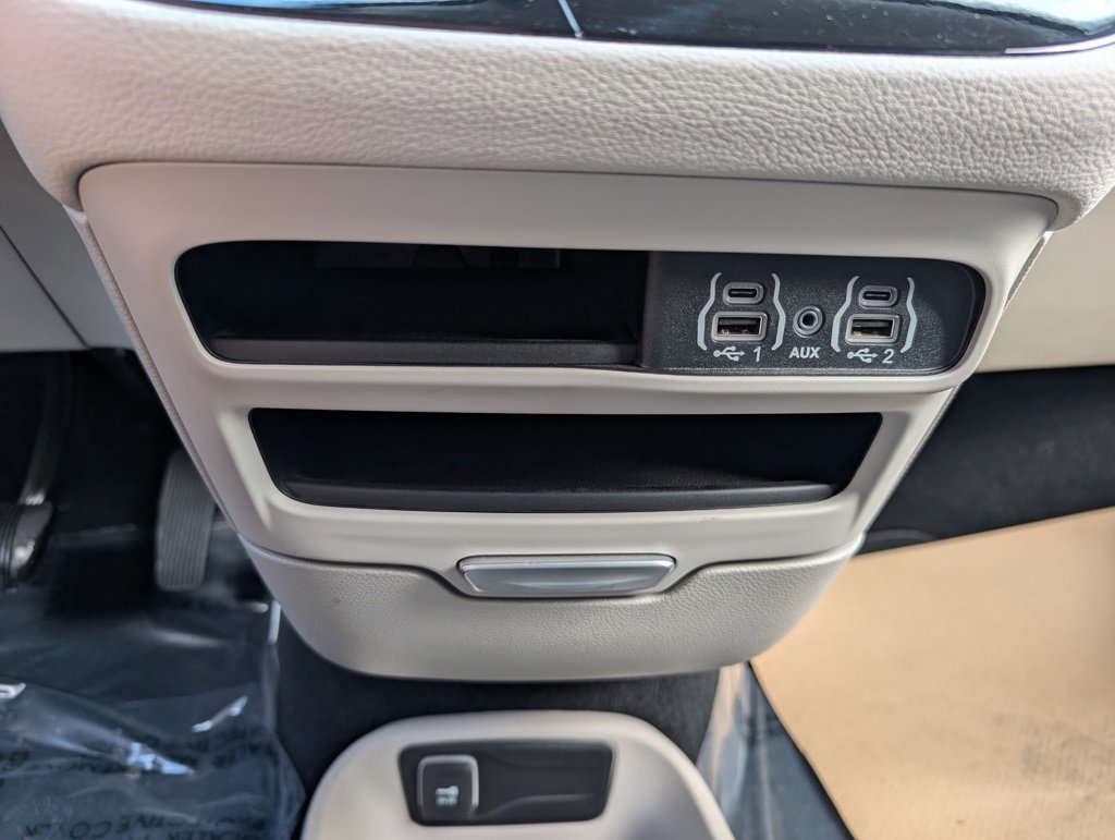 Used 2024 Chrysler Pacifica Touring-L w/ Road Tripper Package image 30