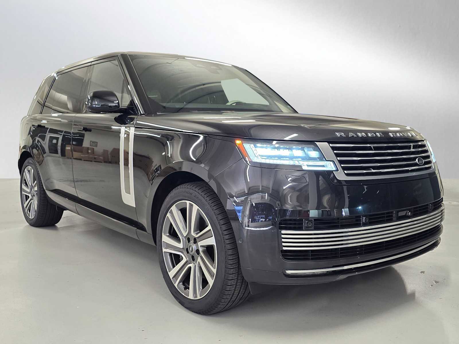 New 2025 Land Rover Range Rover SV image 7