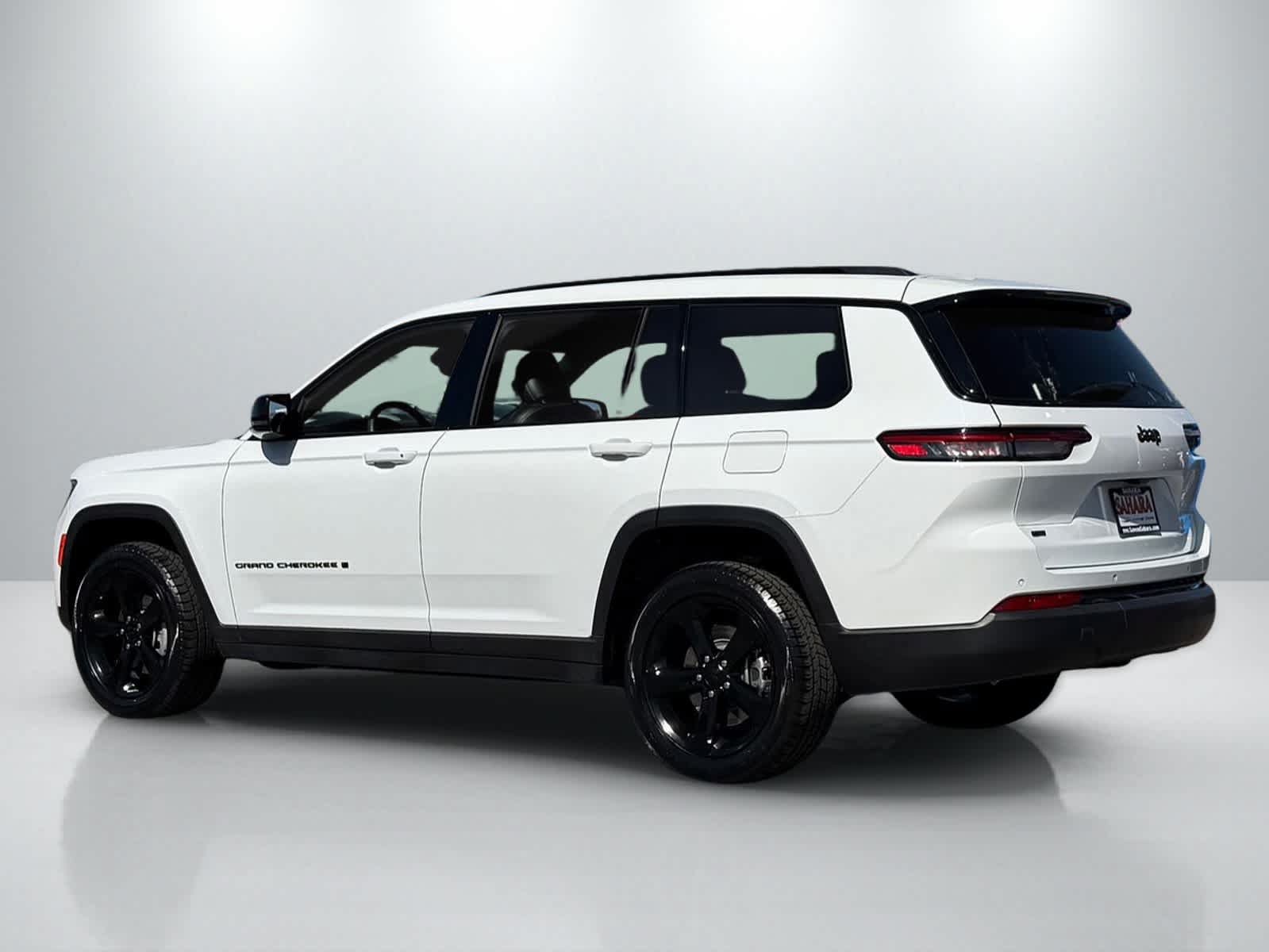 Used 2023 Jeep Grand Cherokee L Laredo RWD image 4