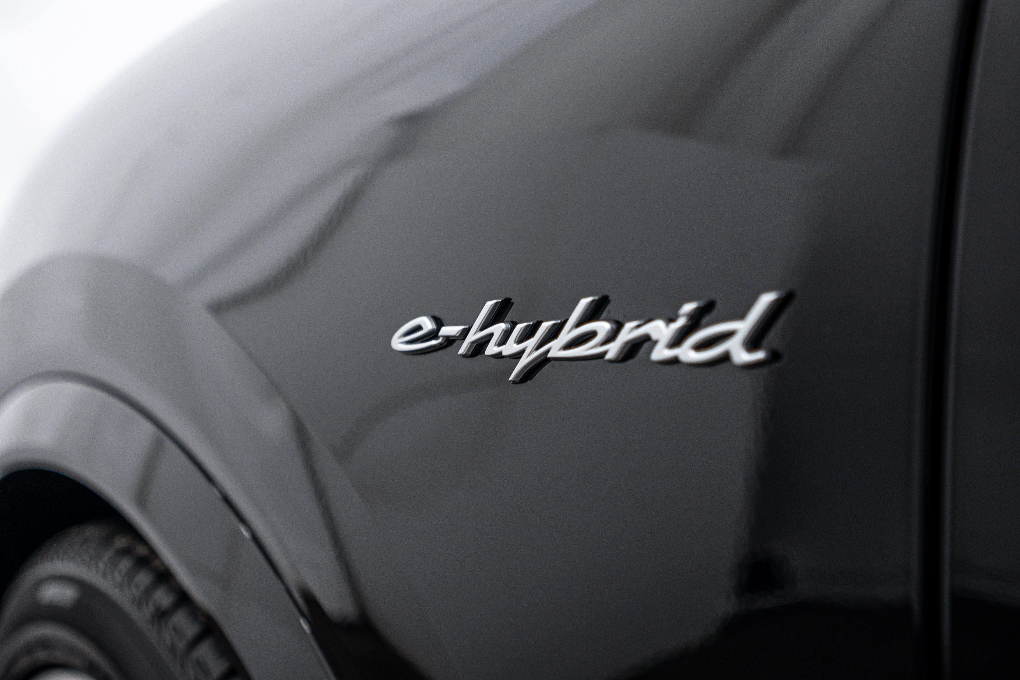 Certified 2025 Porsche Cayenne S image 25