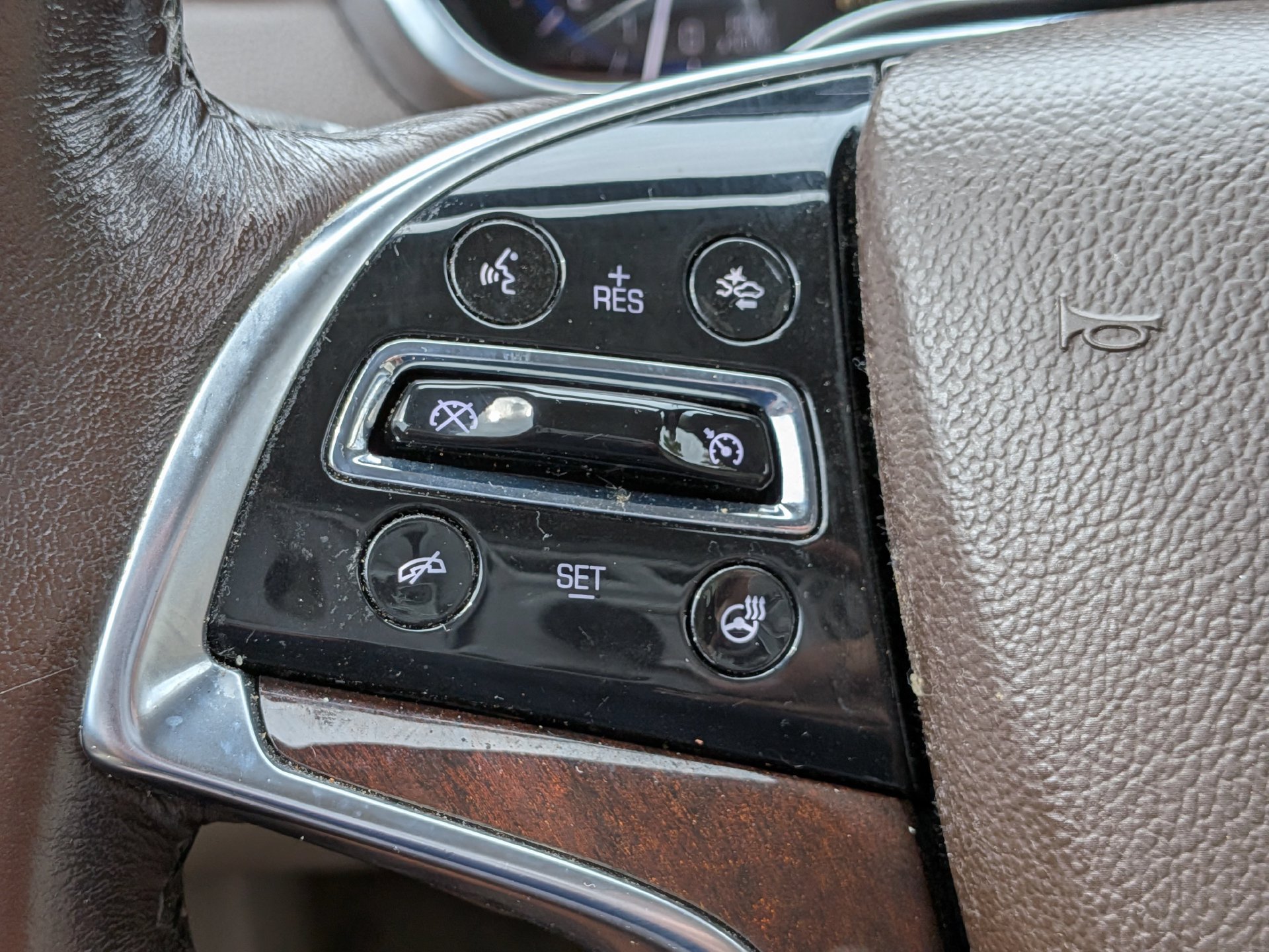 Used 2015 Cadillac SRX Performance w/ Driver Awareness Package FWD image 30