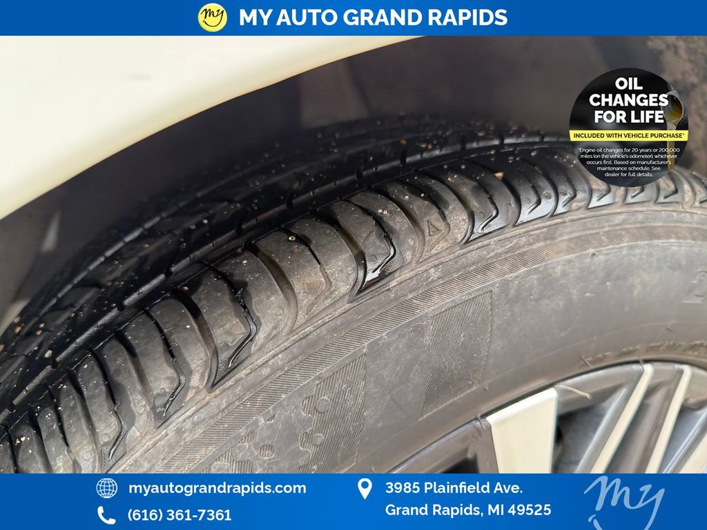 Used 2025 Nissan Altima 2.5 SV FWD image 33