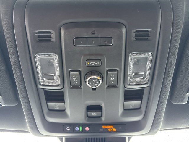 Used 2024 GMC Yukon XL SLT w/ SLT Premium Package image 41