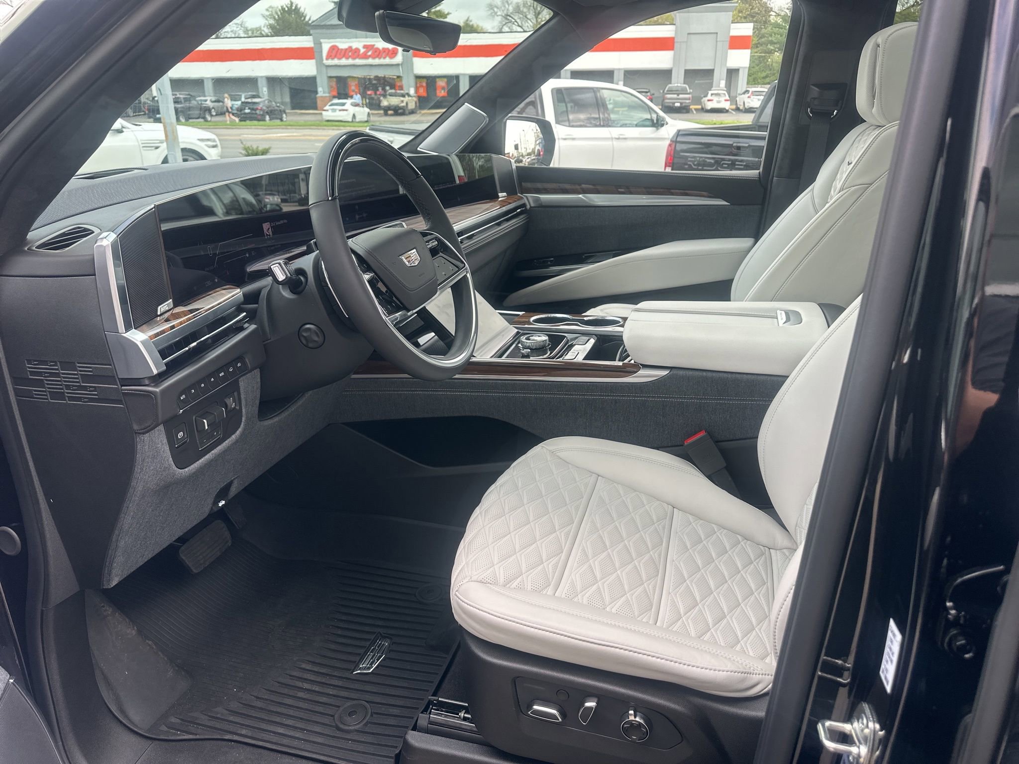 Used 2026 Cadillac Escalade Platinum Sport w/ LPO, ONYX Package image 43