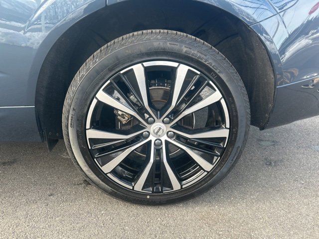 Certified 2025 Volvo XC60 B5 Plus image 9