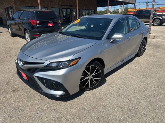 Used 2023 Toyota Camry SE image 2