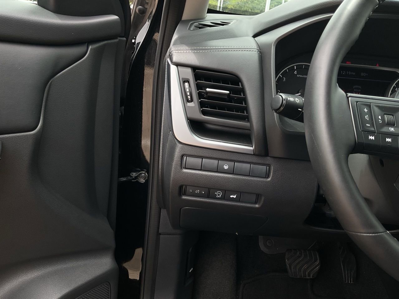 Used 2025 Nissan Rogue SV FWD image 25