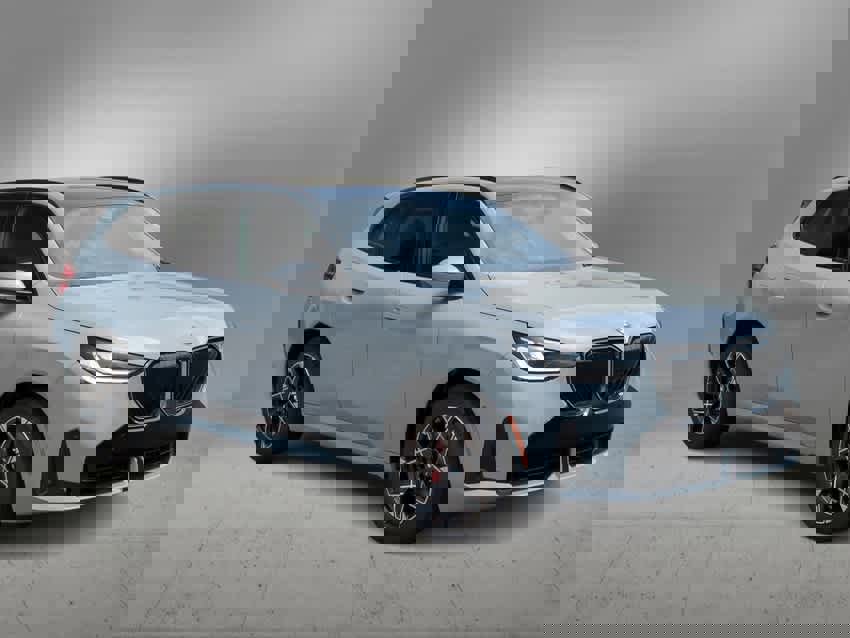 Used 2025 BMW X3 xDrive30i w/ Premium Package image 2