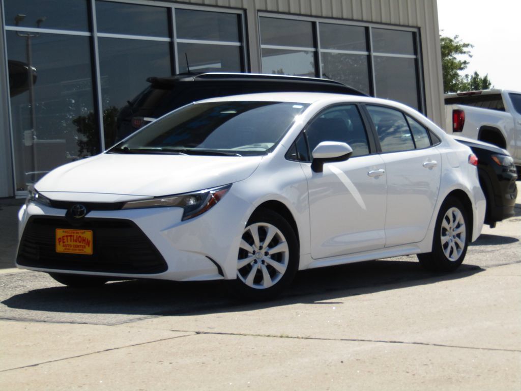 Used 2025 Toyota Corolla LE FWD image 11