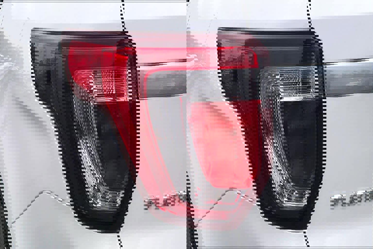 Used 2019 Ford Explorer Platinum image 31