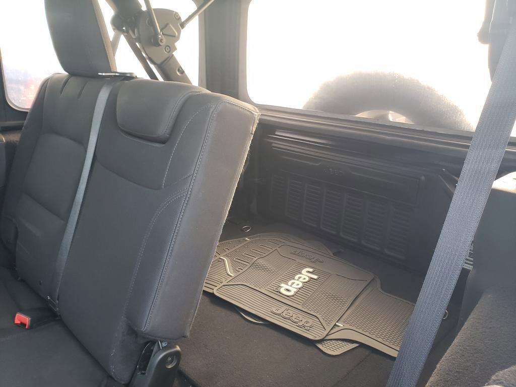 Used 2018 Jeep Wrangler Unlimited Sahara image 19