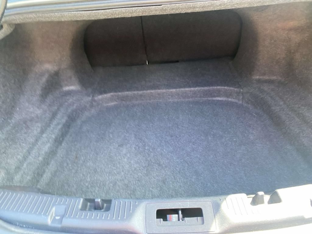 Used 2019 Ford Taurus SEL w/ Equipment Group 201A FWD image 9