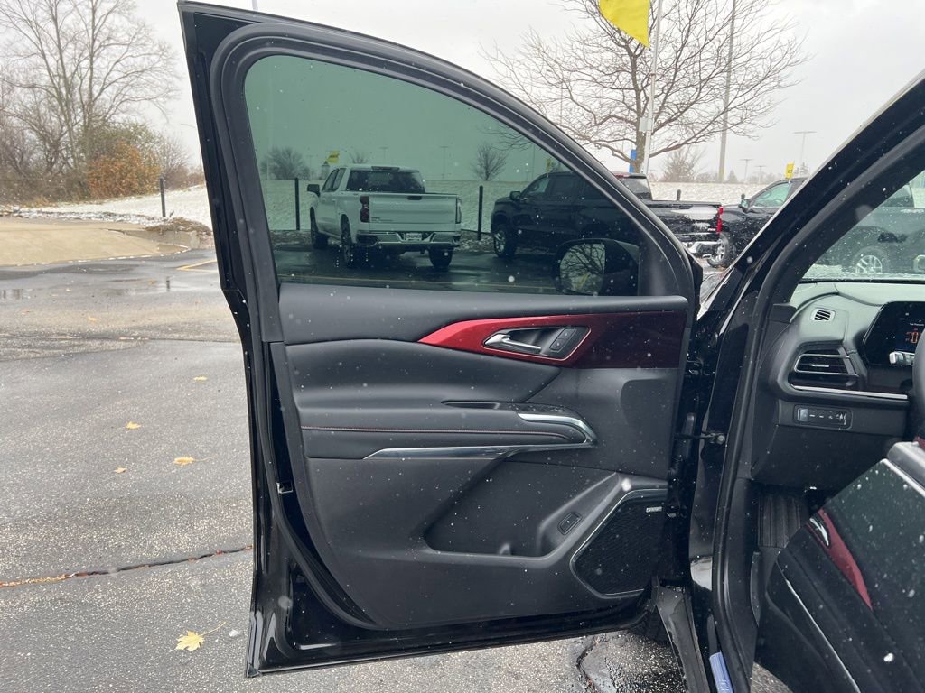 Used 2025 Chevrolet Traverse Z71 w/ Enhanced Driving Package image 7