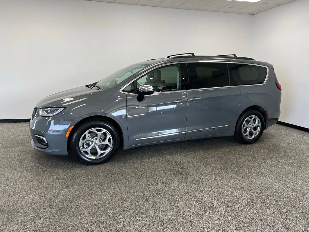 Used 2023 Chrysler Pacifica Limited image 22