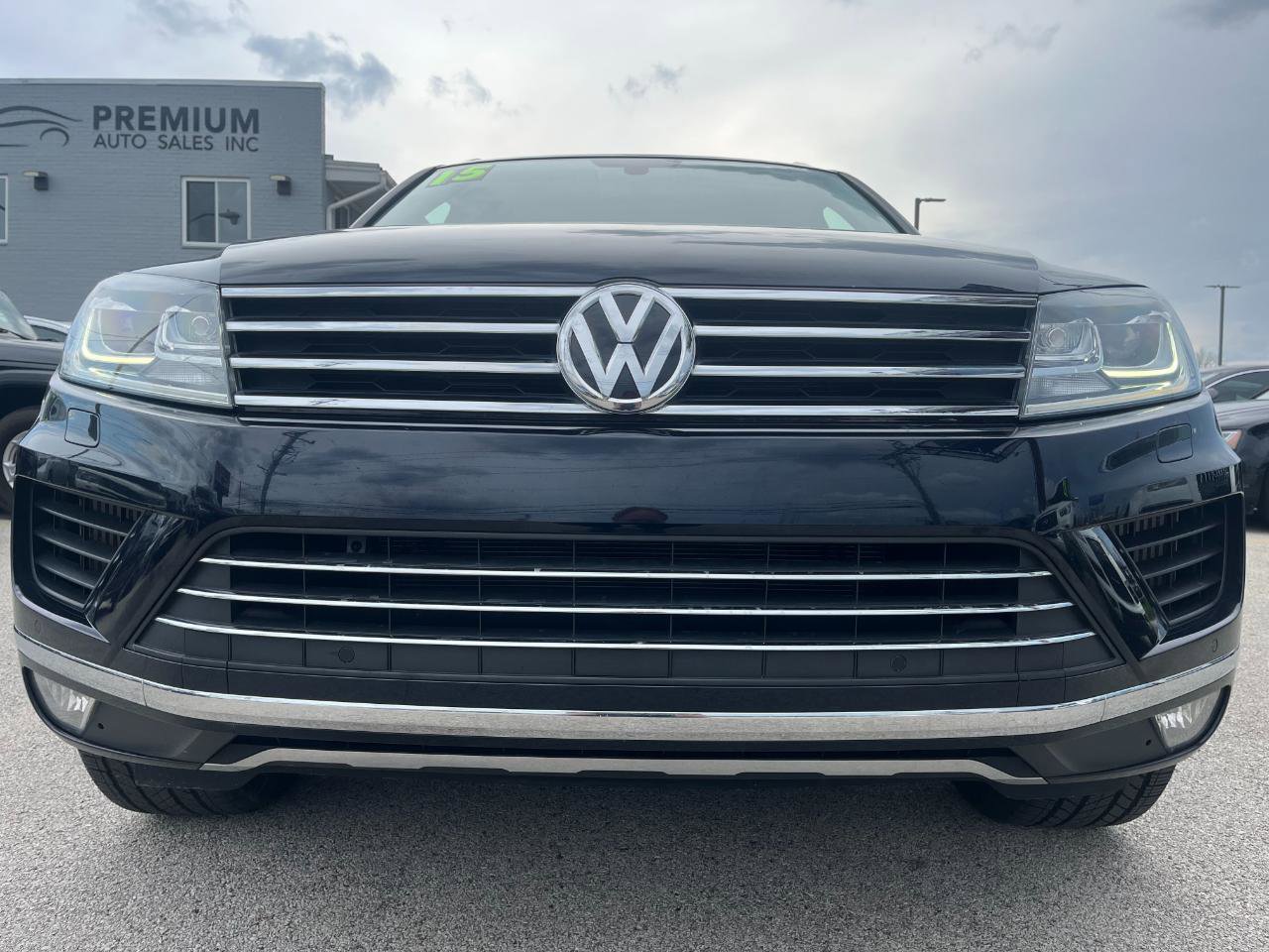 Used 2015 Volkswagen Touareg TDI AWD/4WD image 10