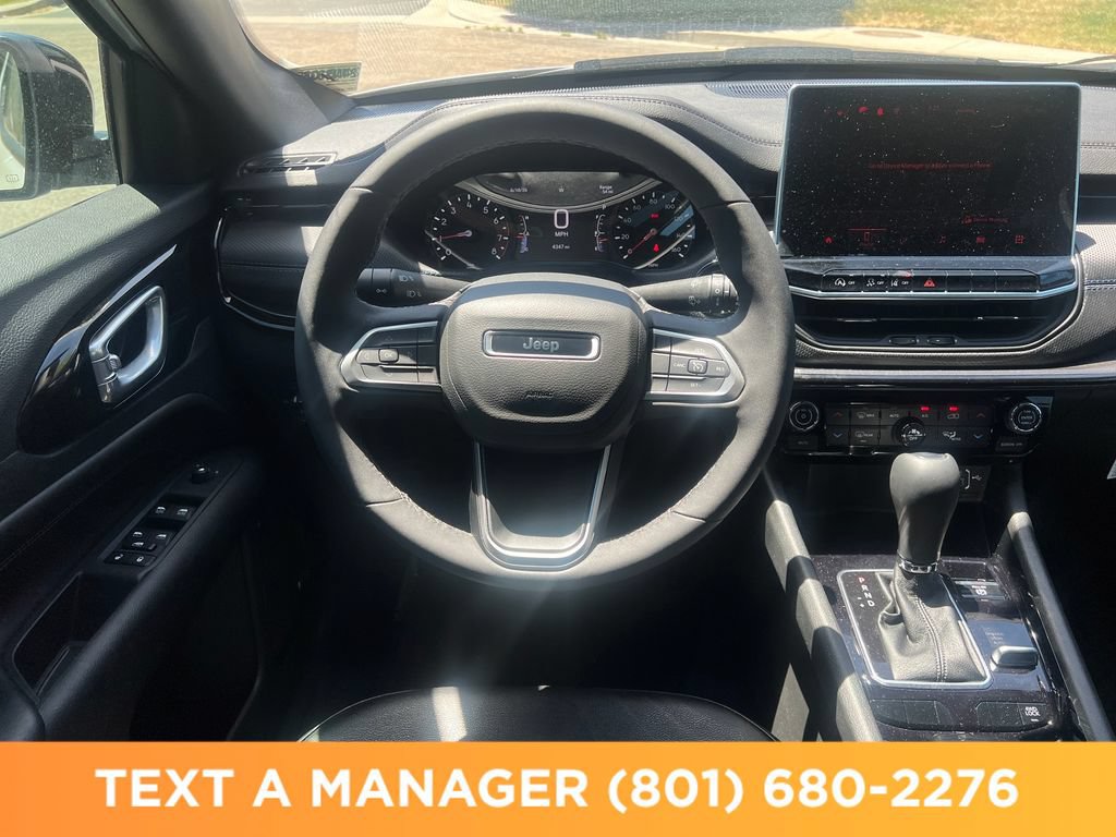 Used 2025 Jeep Compass Latitude w/ Sun & Sound Group AWD/4WD image 13