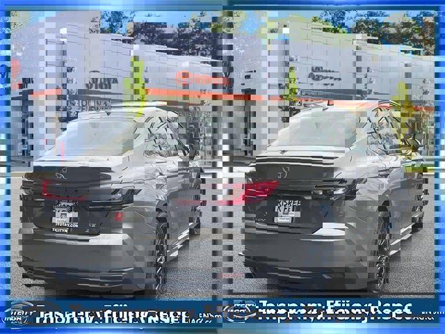 Used 2025 Toyota Camry SE image 6