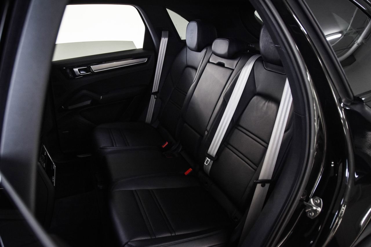 Certified 2023 Porsche Cayenne Platinum Edition image 24