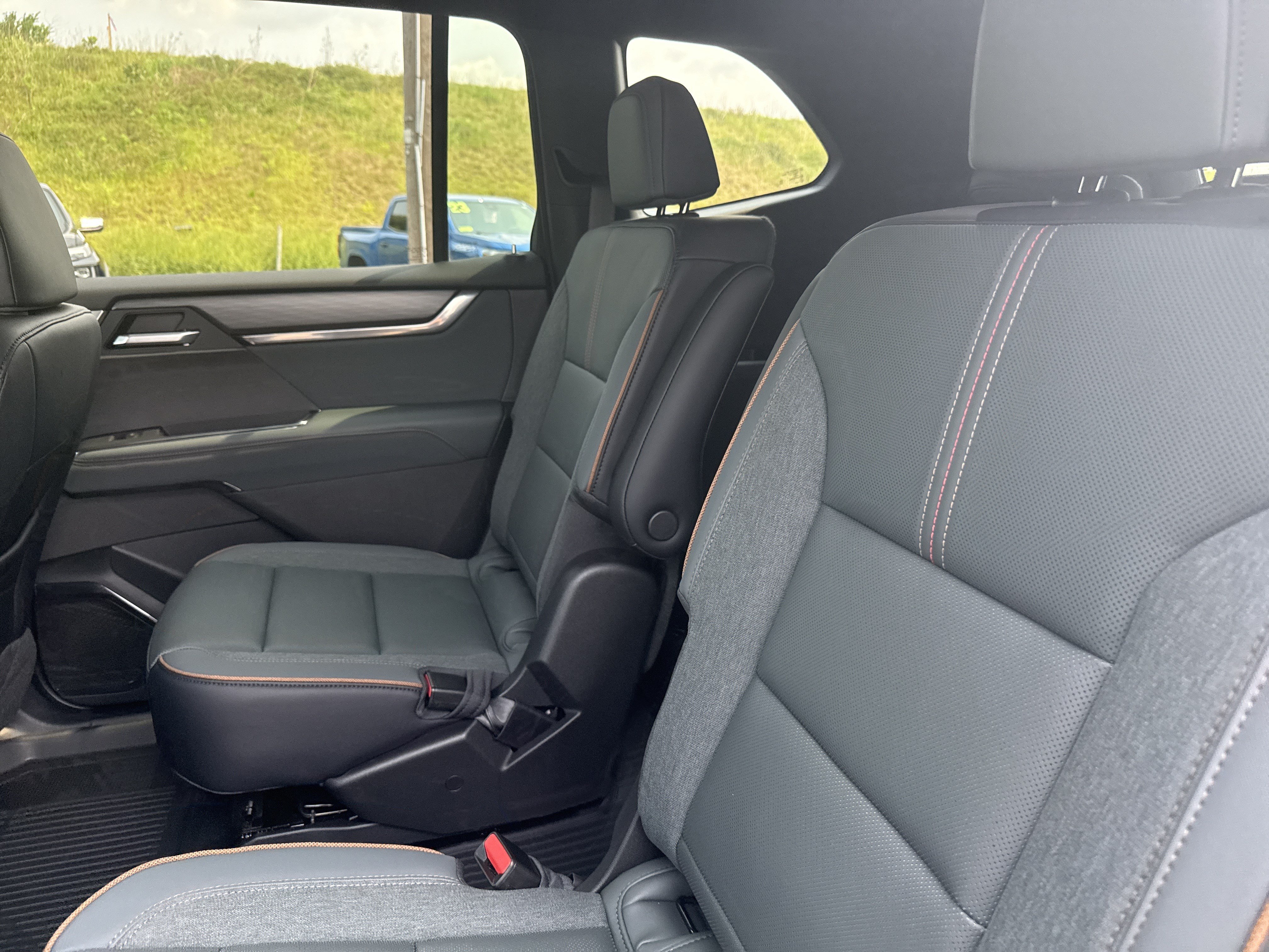 New 2027 GMC Acadia AT4 w/ AT4 Reserve Package AWD/4WD image 12