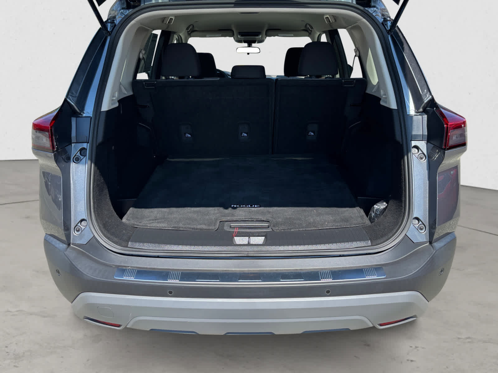 Certified 2023 Nissan Rogue SV FWD image 5