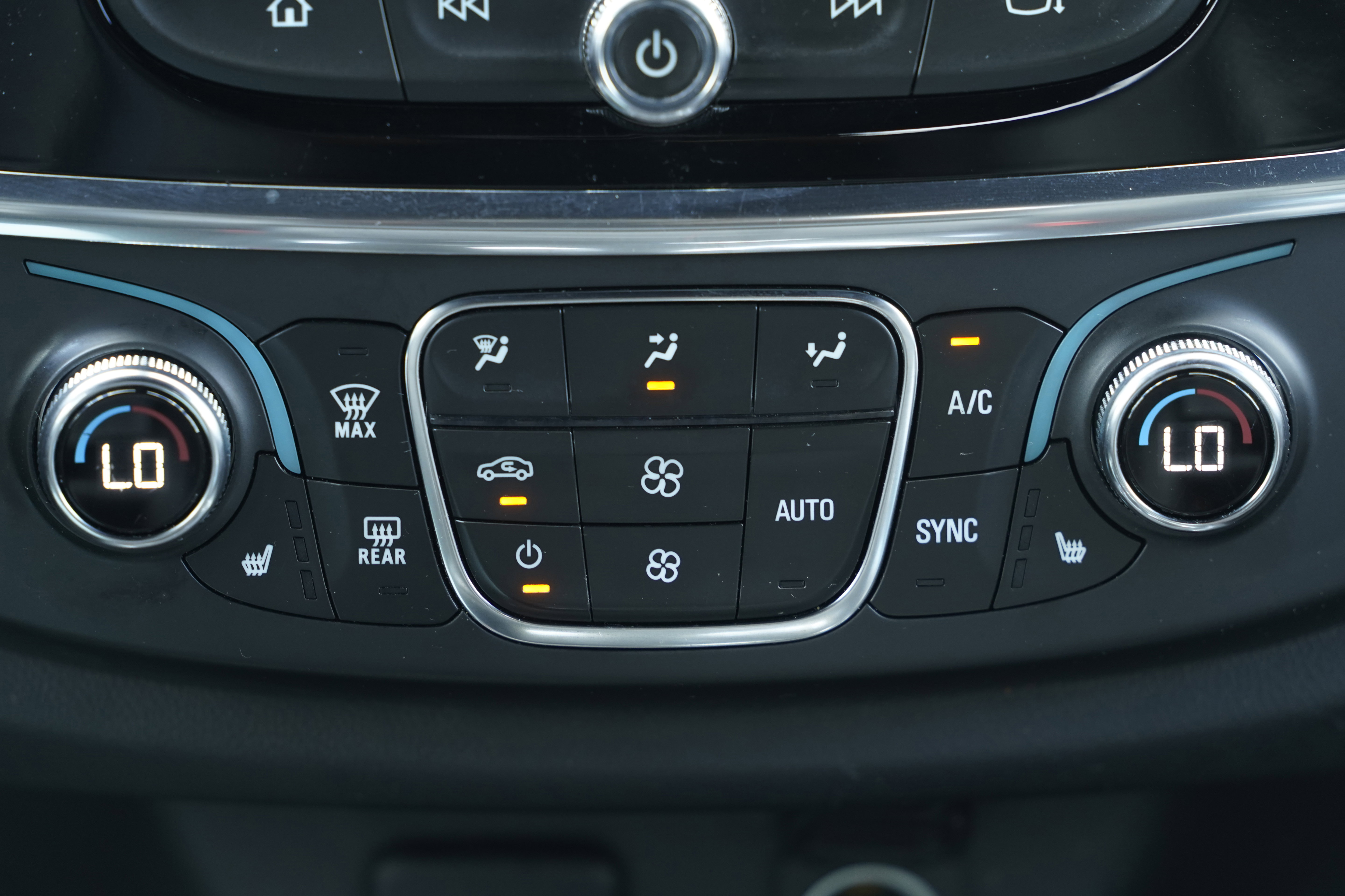Used 2023 Chevrolet Traverse LT FWD image 30