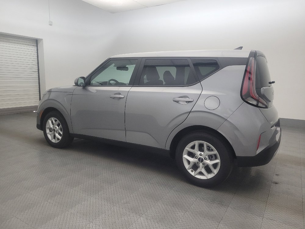 Used 2025 Kia Soul LX w/ LX Technology Package FWD image 3